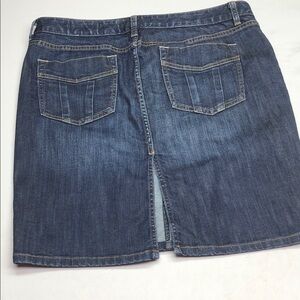LIKE NEW GAP LIMITED EDITION JEAN SKIRT 12/31 ⭐️